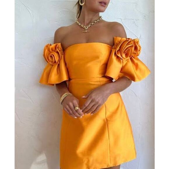 alemais Dresses & Skirts - ❤️ALÉMAIS Off-The-Shoulder Mini Dress❤️